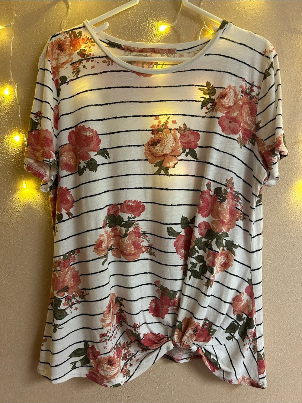 24/7 by Maurice’s Floral Twist-Front Short Sleeve Top - White with Rose XL